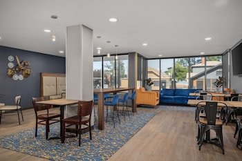 Hotel Westport Kansas City, Tapestry Collection by Hilton