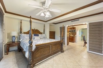 Mariner's Resort Villas & Marina