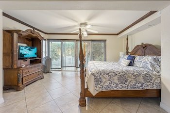 Mariner's Resort Villas & Marina