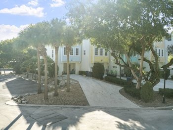 Mariner's Resort Villas & Marina