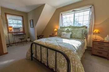 Yosemite's Apple Blossom Inn Bed And Breakfast