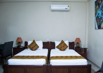 Coconut Grove Regency Hotel
