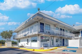 Motel 6 Fort Worth, TX - East