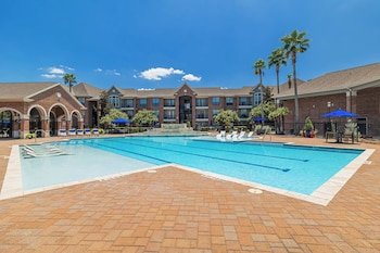 San Paloma Apartments