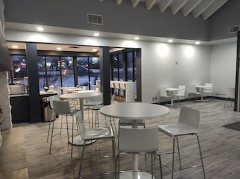 Travelodge by Wyndham Barrie on Bayfield