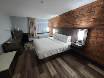 Travelodge by Wyndham Barrie on Bayfield