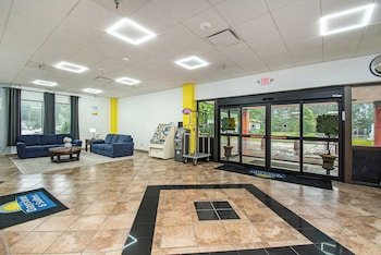 Days Inn & Suites by Wyndham Mt Pleasant