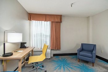 Days Inn & Suites by Wyndham Mt Pleasant