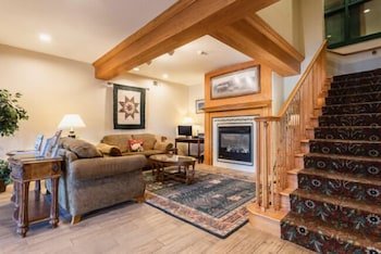 Lancaster Inn & Suites