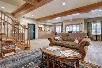 Lancaster Inn & Suites