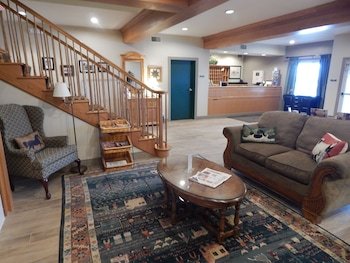 Lancaster Inn & Suites