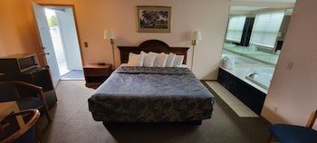 Budget Inn Mackinaw
