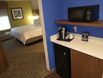 Holiday Inn Express & Suites Madison