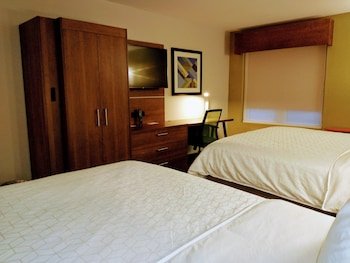 Holiday Inn Express & Suites Madison