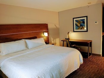 Holiday Inn Express & Suites Madison