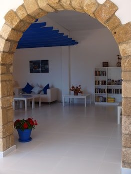 Hilltop Gardens Hotel Apartments