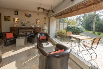 Le Petit Coq Aux Champs Chateaux Et Hote