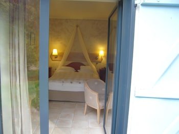 Le Petit Coq Aux Champs Chateaux Et Hote