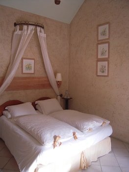 Le Petit Coq Aux Champs Chateaux Et Hote