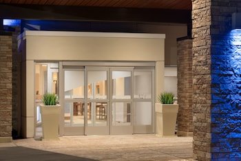 Holiday Inn Express & Suites Cincinnati South - Wilder