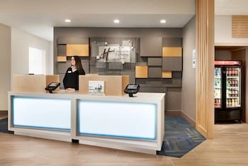 Holiday Inn Express & Suites Cincinnati South - Wilder