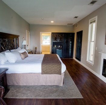 Vintage Villas & Conference Center