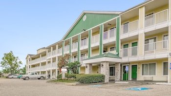 HomeTowne Studios Baton Rouge – Sherwood Forest