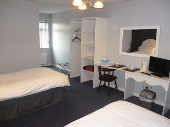5 Corners Guest Inn