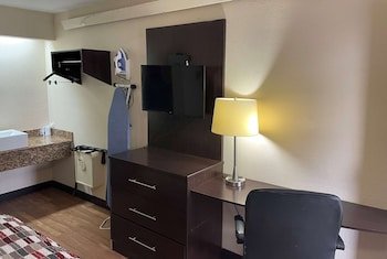 Travelodge By Wyndham Holland/Toledo