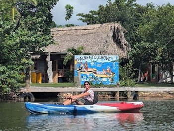 Palmento Grove Cultural & Fishing Lodge