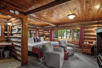 Tall Pines Inn