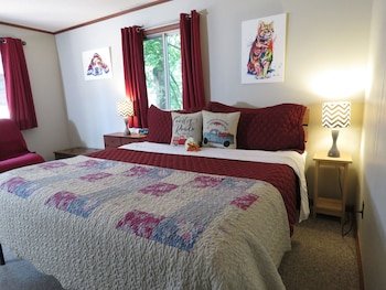 Tall Pines Inn