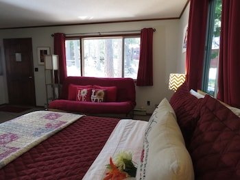 Tall Pines Inn