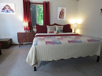 Tall Pines Inn