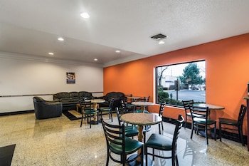Motel 6 Libertyville