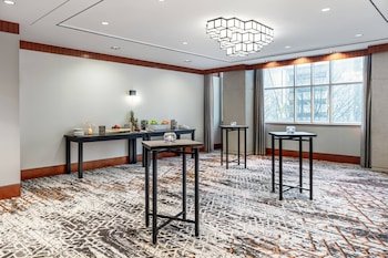 Delta Hotels Vancouver Downtown Suites