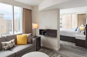 Delta Hotels Vancouver Downtown Suites