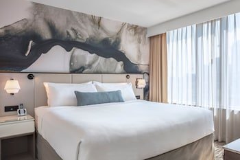 Delta Hotels Vancouver Downtown Suites