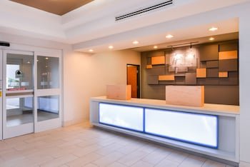 Holiday Inn Express Hotel & Suites Parkersburg - Mineral Wells