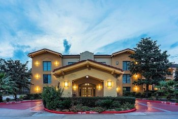Super 8 by Wyndham - The Woodlands North