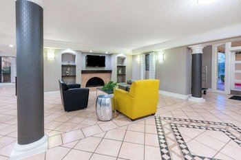 Super 8 by Wyndham - The Woodlands North