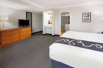 Super 8 by Wyndham - The Woodlands North