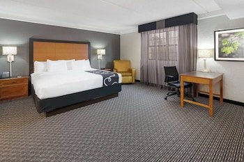 Super 8 by Wyndham - The Woodlands North