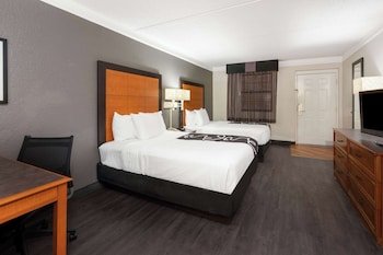 Super 8 by Wyndham - The Woodlands North