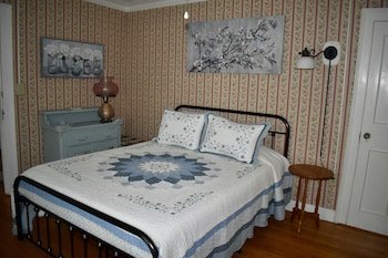 Harbour House Inn