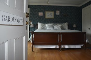 Harbour House Inn