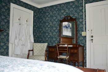 Harbour House Inn