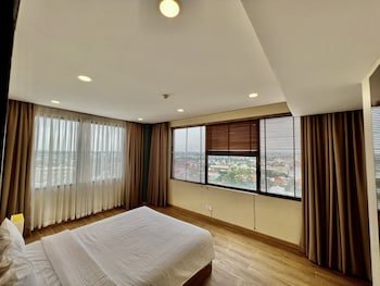 Aurora Hotel Plaza