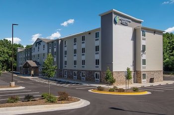 WoodSpring Suites