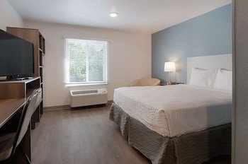 WoodSpring Suites